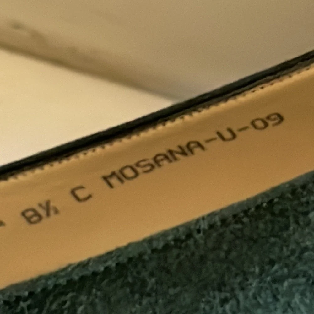 BALLY green suede heels with logo on front bow. - Picture 10 of 14